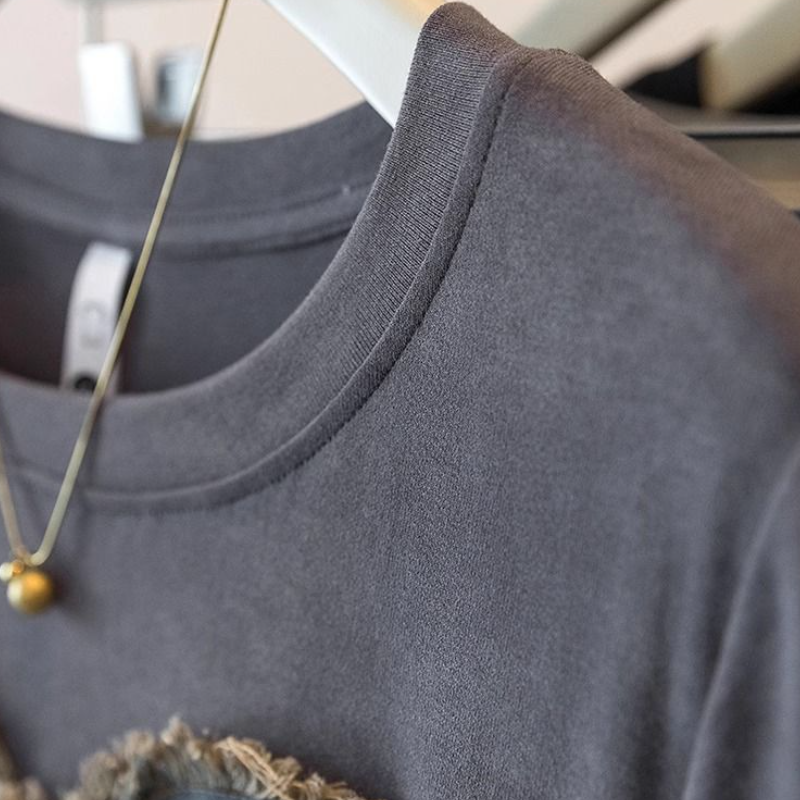 立體蝴蝶設計短袖T恤 微修身版型 百搭氣質上衣