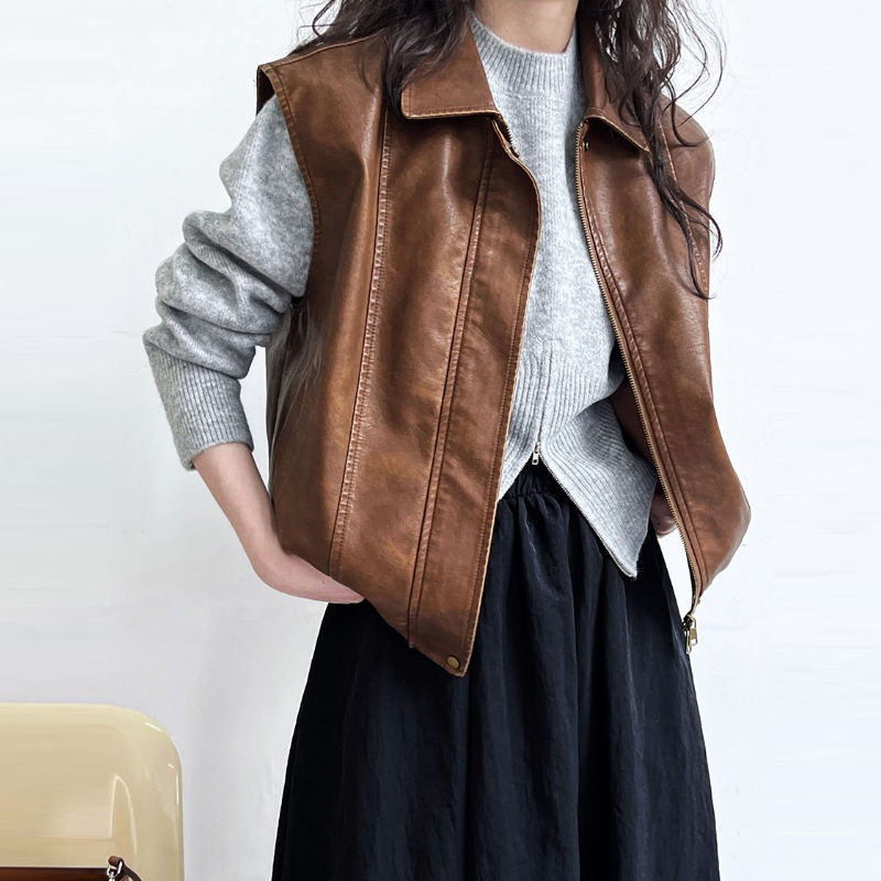 開叉設計短版針織上衣 簡約剪裁 日常好搭