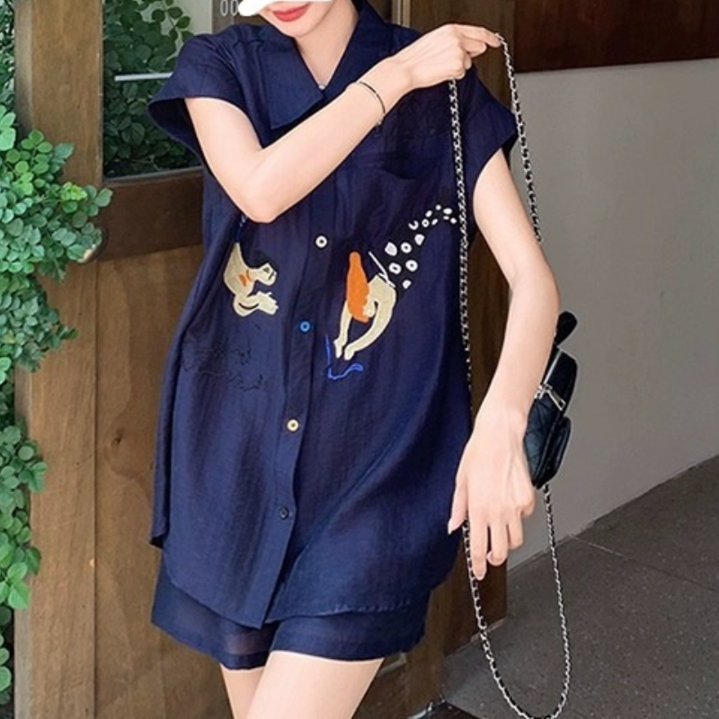 藏藍刺繡短袖襯衫套裝 亞麻感布料 休閒減齡穿搭 短褲兩件式