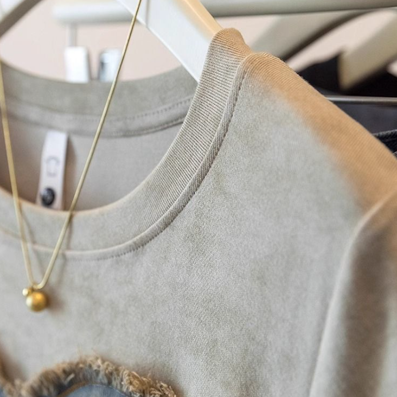 立體蝴蝶設計短袖T恤 微修身版型 百搭氣質上衣