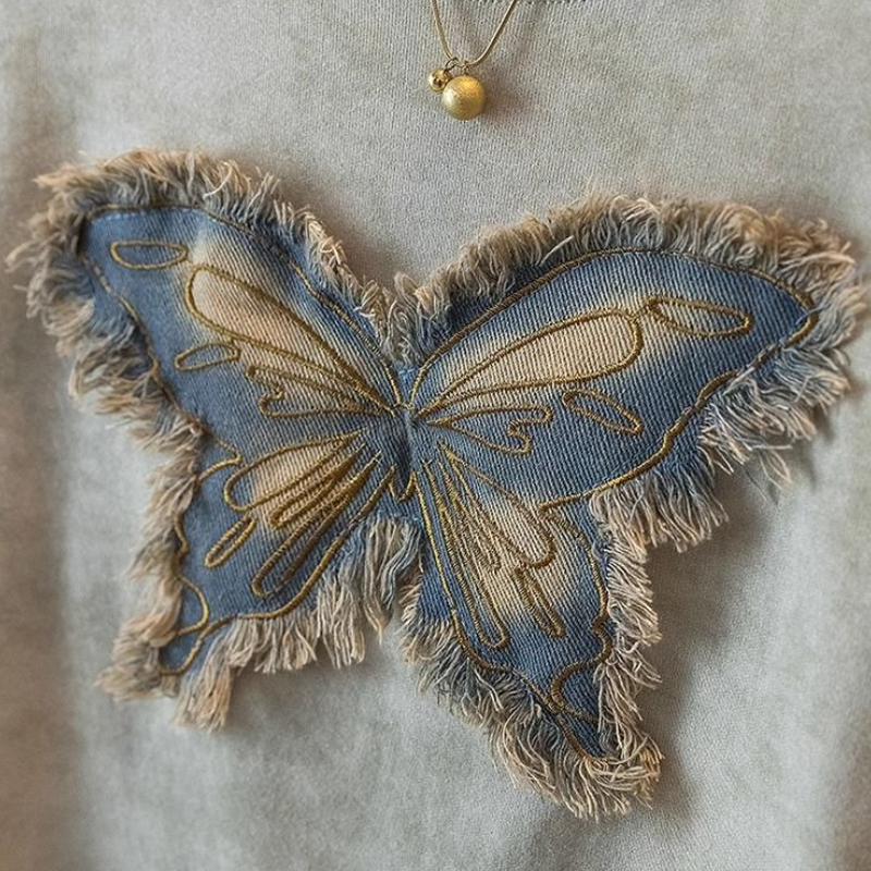 立體蝴蝶設計短袖T恤 微修身版型 百搭氣質上衣