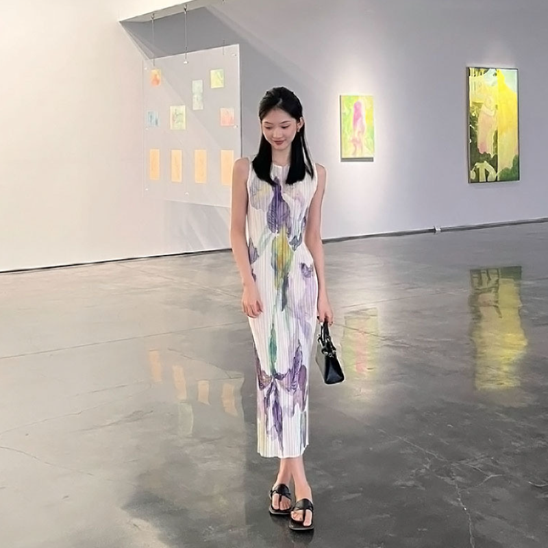 立體壓褶印花無袖洋裝 優雅氣質設計 寬鬆修身感圓領長洋裝