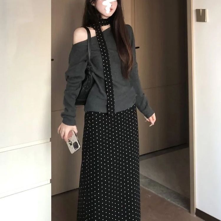 甜辣感一字領長袖上衣＋小圓點A字長裙 早秋套裝
