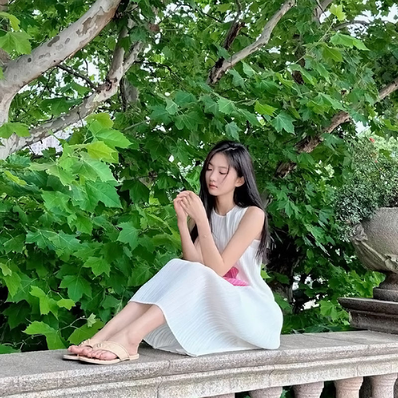 立體壓褶印花無袖洋裝 優雅氣質設計 寬鬆修身感圓領長洋裝