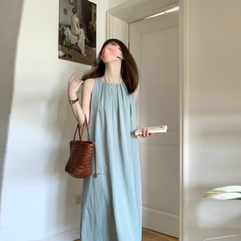 渡假風設計感掛脖A字連身裙 鏤空設計長洋裝 不對稱褶襉顯瘦罩衫茶系溫柔穿搭