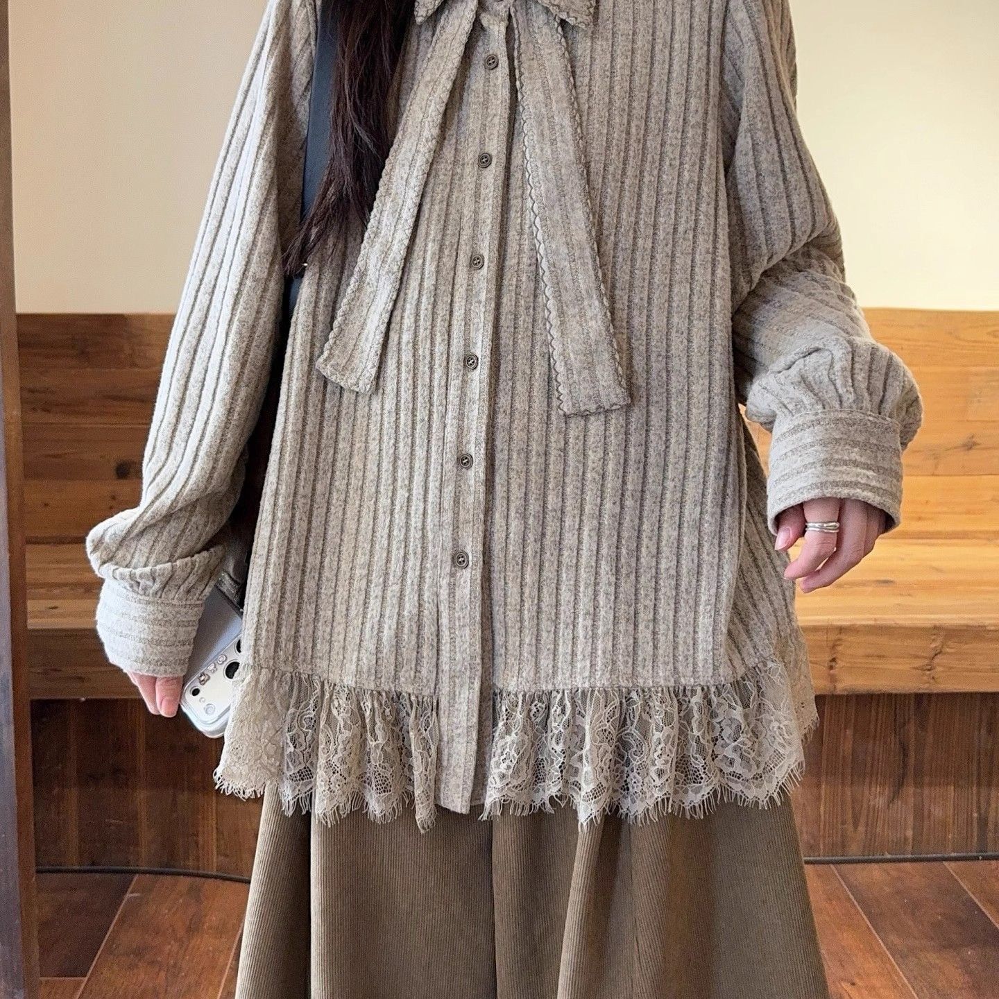 日系復古蕾絲拼接針織襯衫 寬鬆剪裁 秋冬氣質上衣