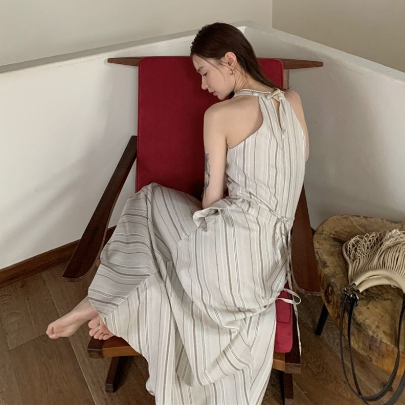 細條紋無袖V領長洋裝 收腰剪裁 法式氣質度假風洋裝