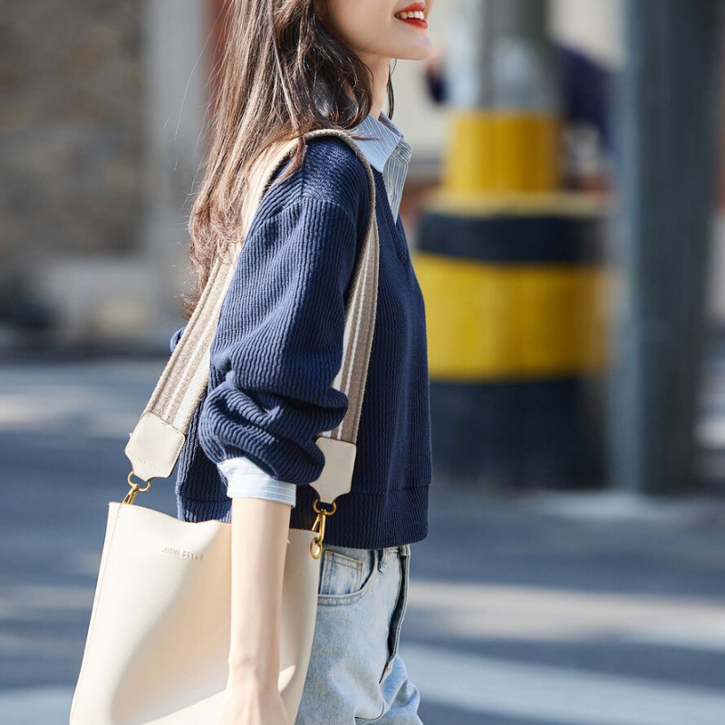 翻領條紋針織拼接假兩件上衣 休閒剪裁 春秋百搭款