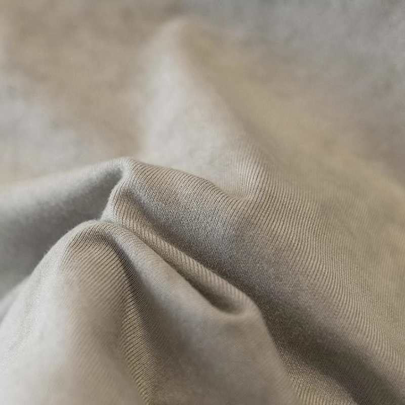 立體蝴蝶設計短袖T恤 微修身版型 百搭氣質上衣