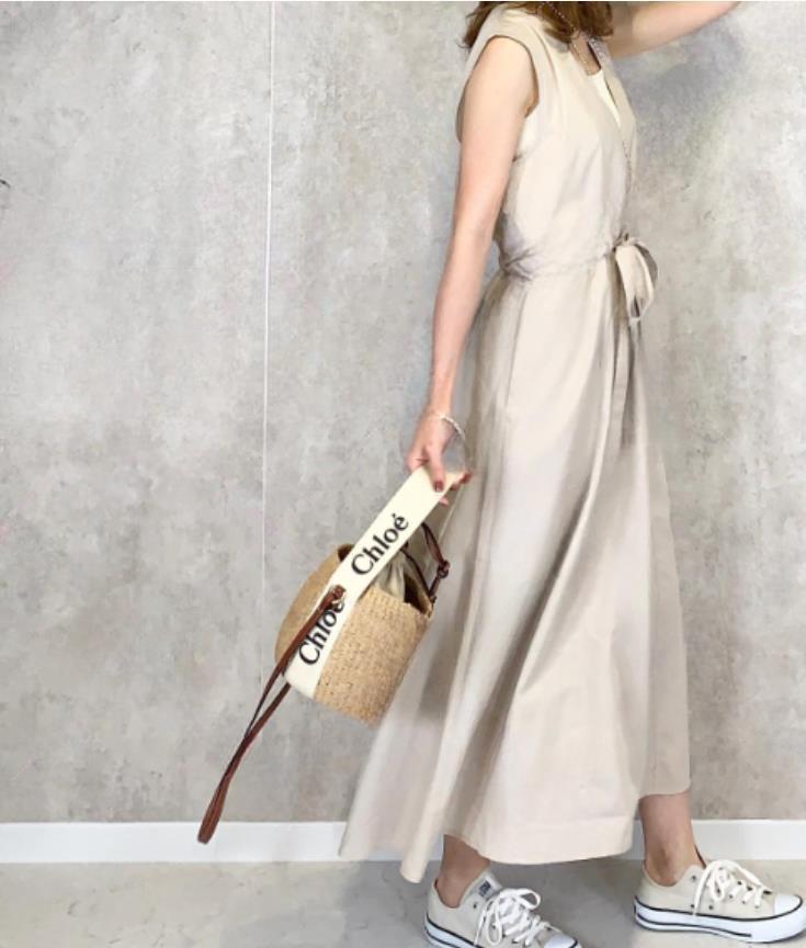 簡約 ‧ V領綁帶收腰連身裙(不含白色內搭)