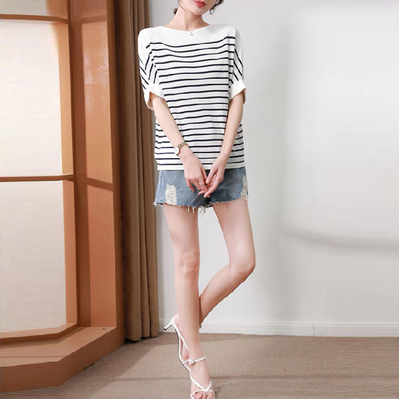 涼感冰絲逆齡短袖上衣 天絲觸感鎖骨微露不曝曬 懶人穿搭百搭條紋蝙蝠袖