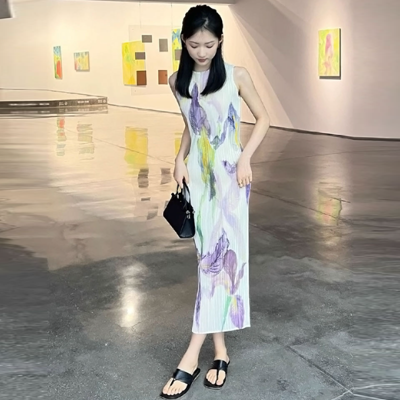 立體壓褶印花無袖洋裝 優雅氣質設計 寬鬆修身感圓領長洋裝
