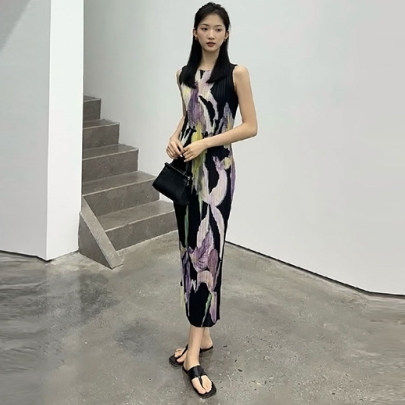 立體壓褶印花無袖洋裝 優雅氣質設計 寬鬆修身感圓領長洋裝