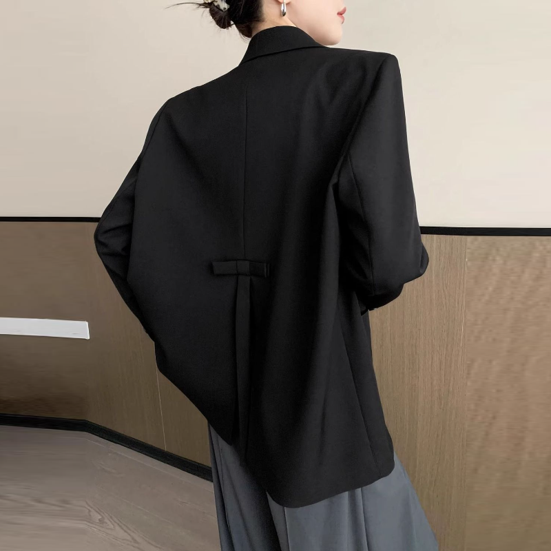 休閒風西裝外套 後背開衩＋蝴蝶結綁帶 設計巧思 春秋百搭