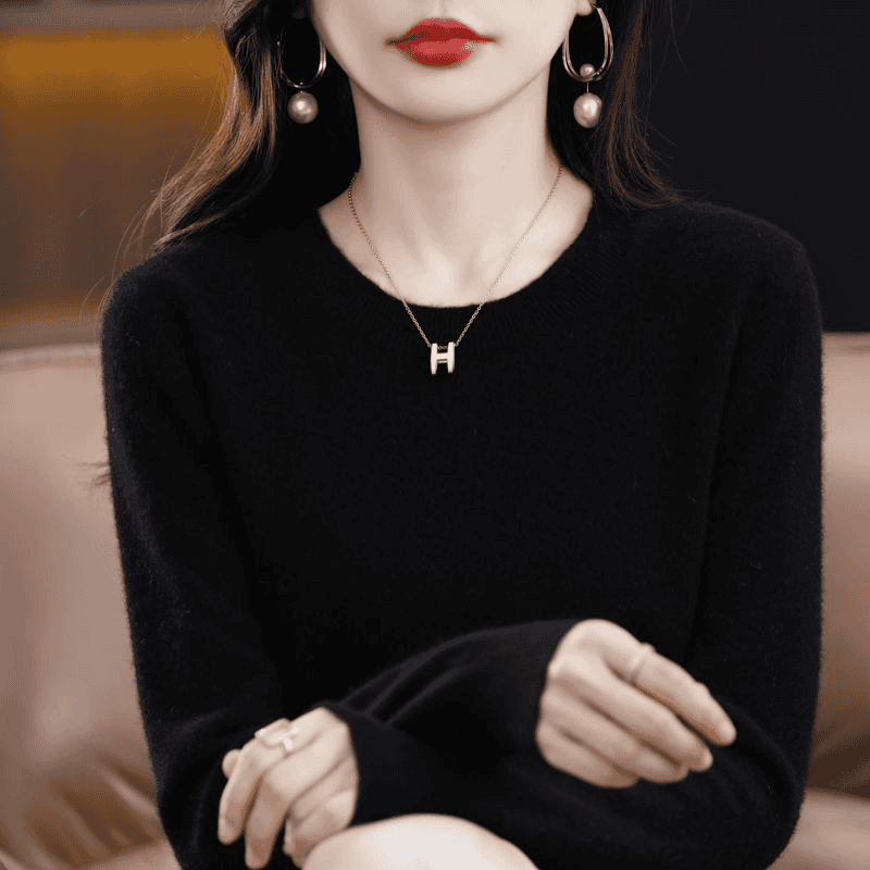 早春柔軟親膚針織上衣 圓領長袖 寬鬆好搭毛衣