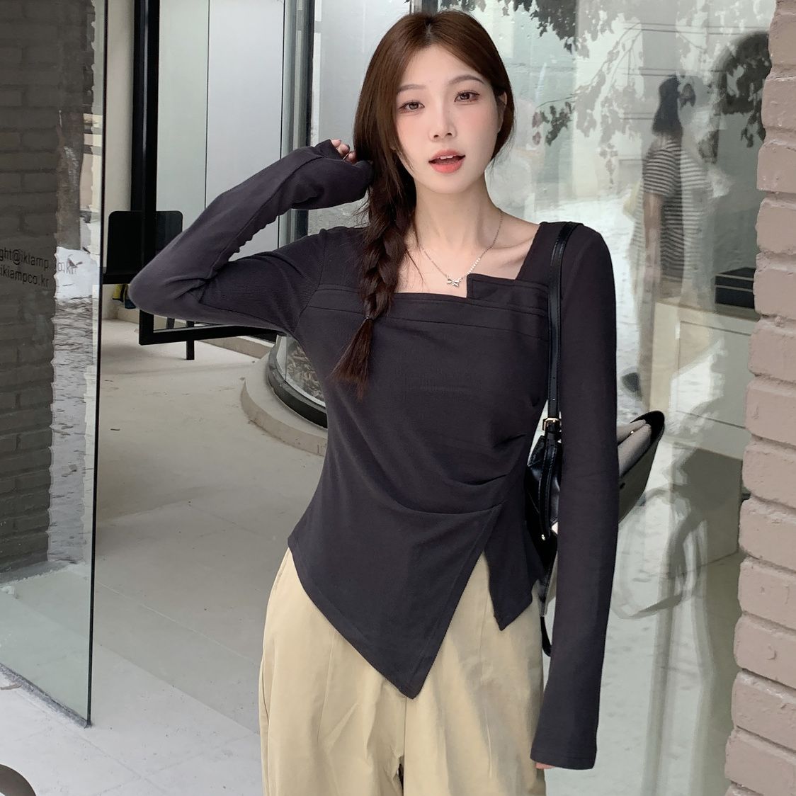 大地色系方領修身上衣（美拉德感）不對稱下襬 開衩＋褶皺 顯瘦內搭長袖