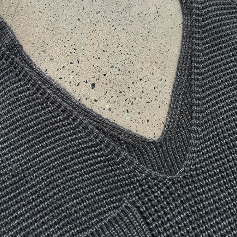 寬鬆針織背心 短版深V 外搭疊穿 慵懶感（Old Money Style）