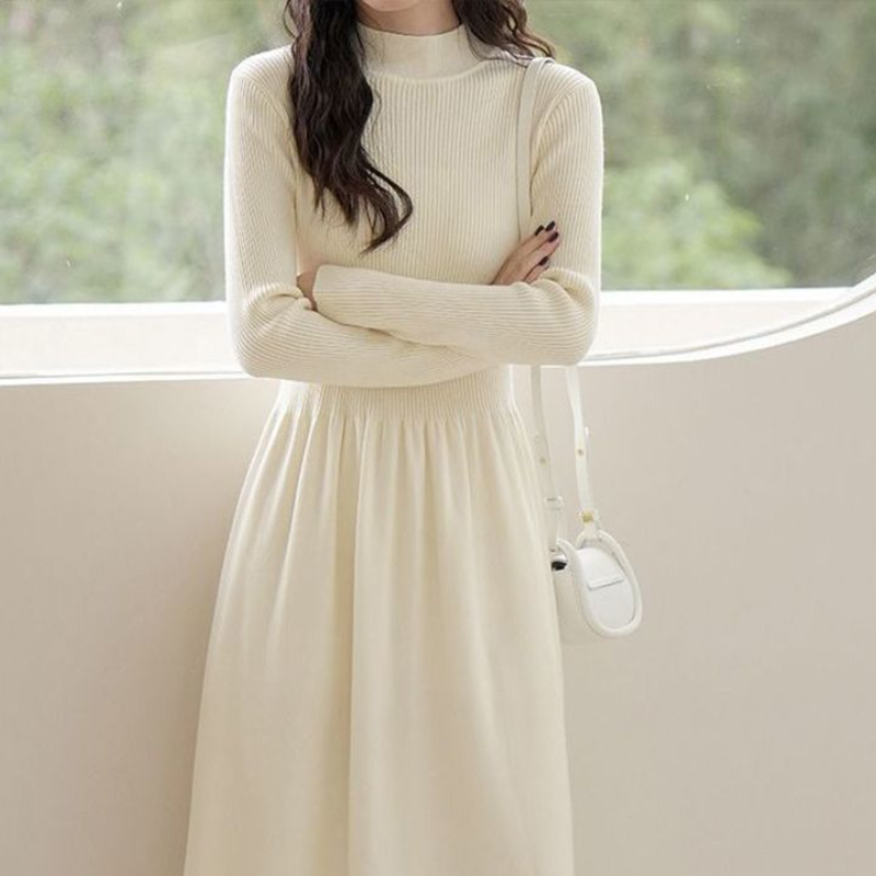 赫本風小黑針織長洋裝 過膝長度 修身剪裁 秋冬搭大衣超有型