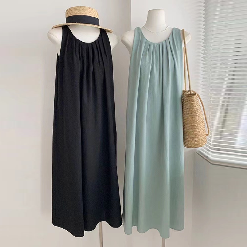 渡假風設計感掛脖A字連身裙 鏤空設計長洋裝 不對稱褶襉顯瘦罩衫茶系溫柔穿搭