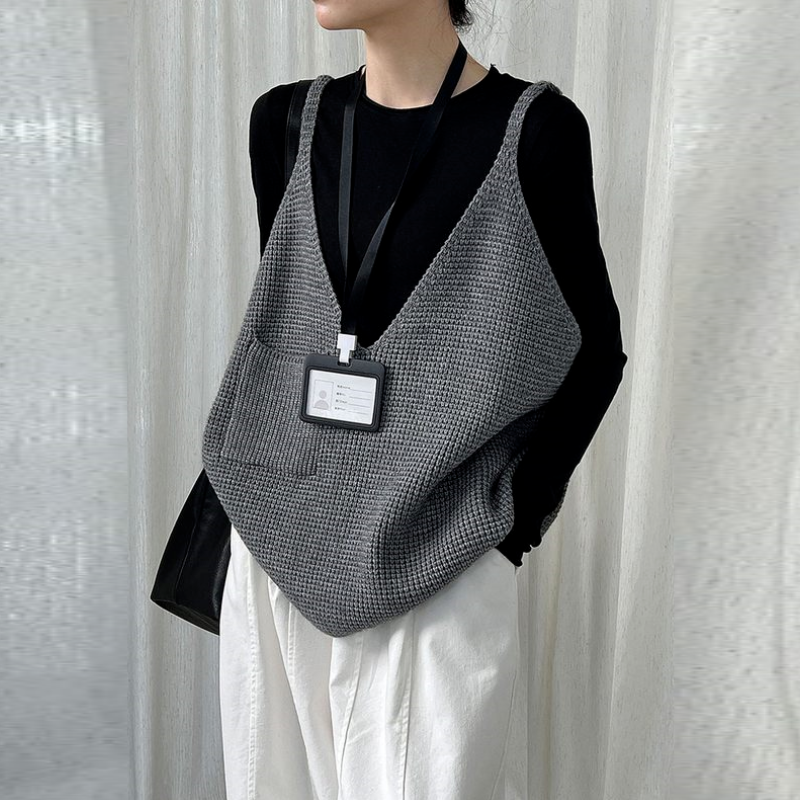 寬鬆針織背心 短版深V 外搭疊穿 慵懶感（Old Money Style）