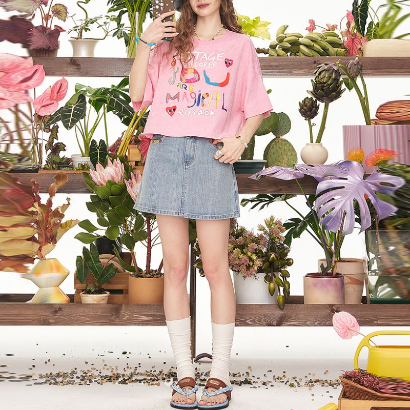 塗鴉字母印花短袖T恤 寬鬆短版休閒款