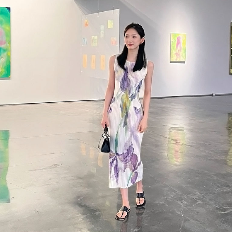 立體壓褶印花無袖洋裝 優雅氣質設計 寬鬆修身感圓領長洋裝