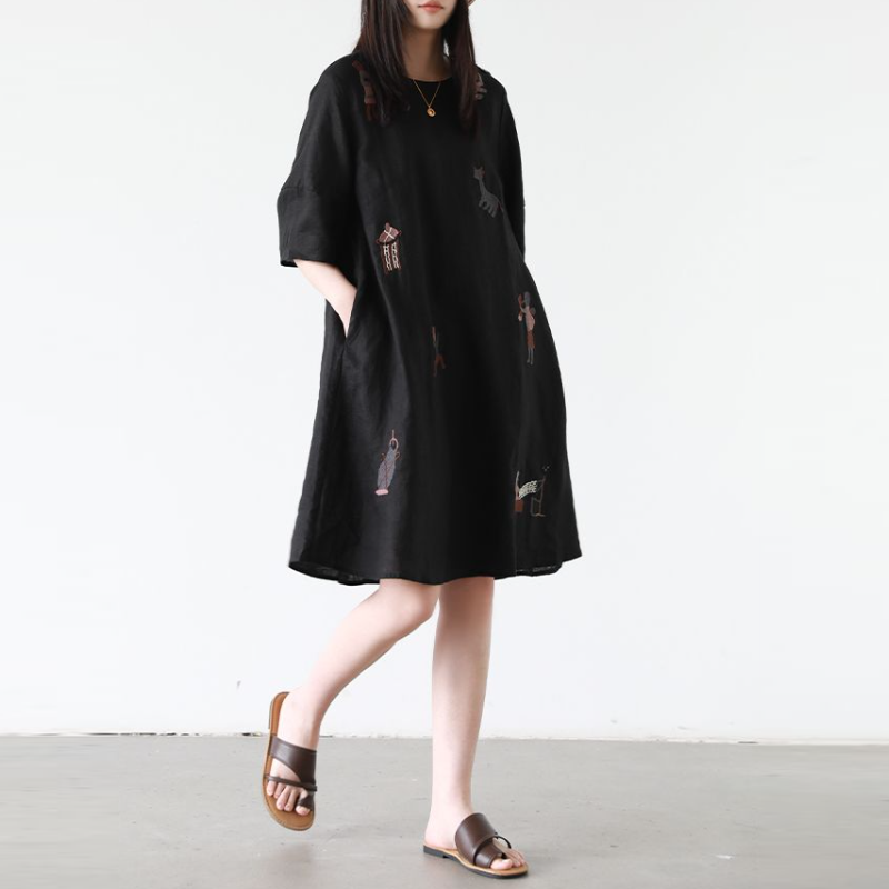 夏季森系刺繡連身裙 圓領寬鬆A字版型 文青甜美洋裝