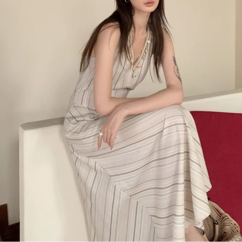 細條紋無袖V領長洋裝 收腰剪裁 法式氣質度假風洋裝