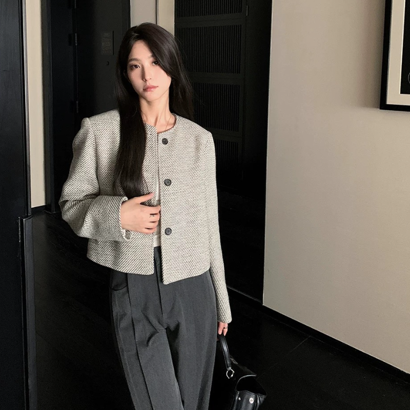 復古小香風圓領單排扣短版外套 質感織紋設計