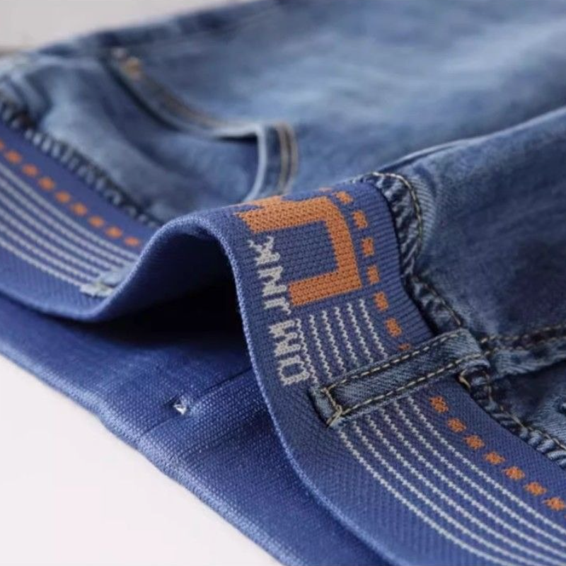 日系高腰牛仔褲 鬆緊腰設計 寬版直筒修飾腿型 顯瘦款