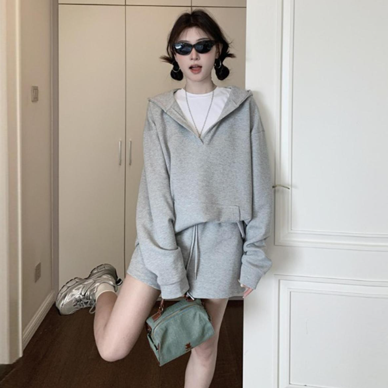 休閒套裝運動系大V連帽+抽繩短褲套裝