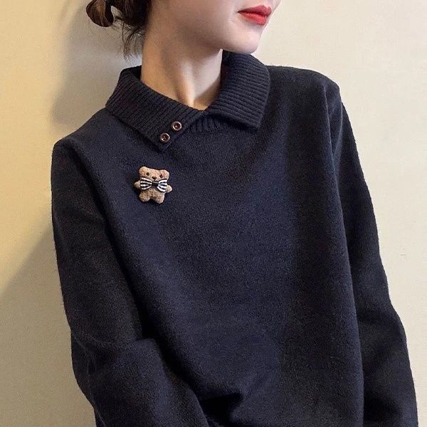 POLO領設計感針織上衣 卡通胸針造型 秋冬氣質毛衣