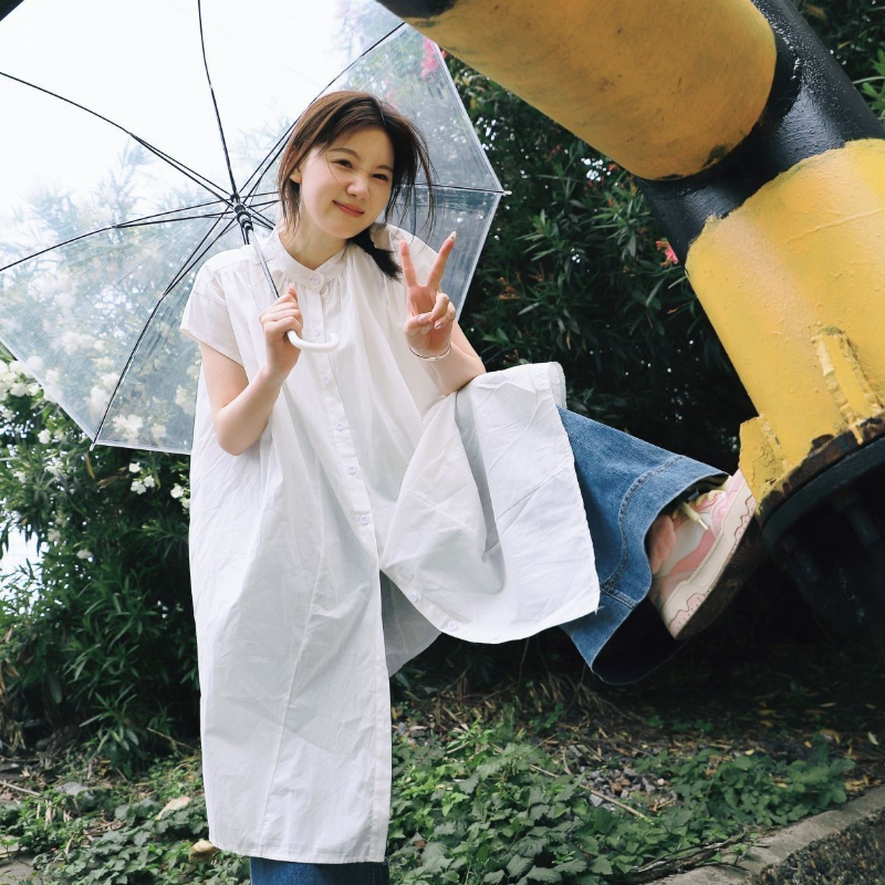 法式慵懶棉麻洋裝 短袖中長版寬鬆顯瘦 抓褶圓領 口袋設計