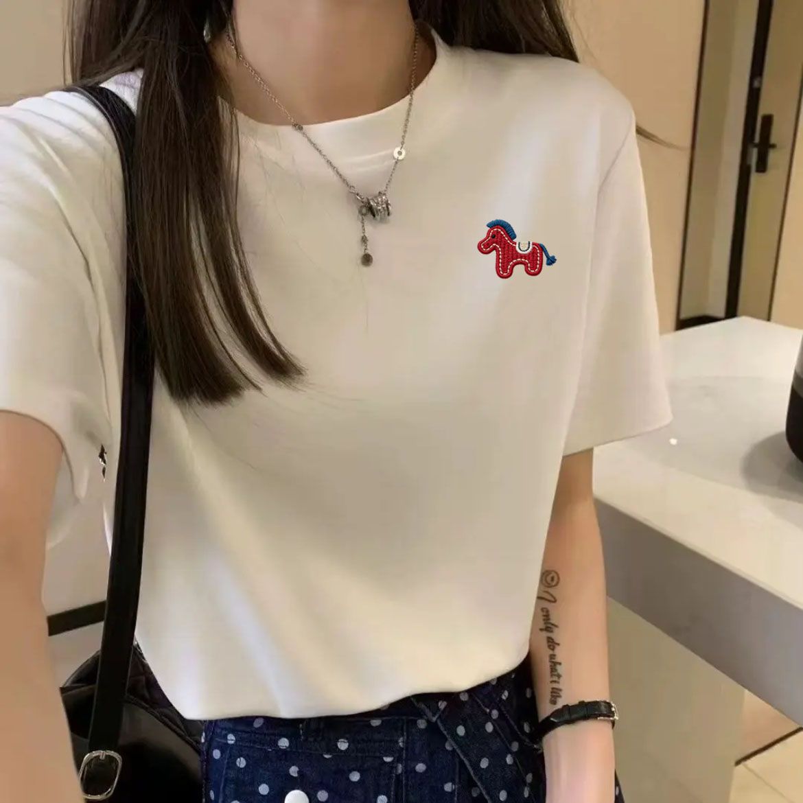 S-4XL純棉小馬刺繡短袖T恤 正版型簡約百搭酒紅上衣