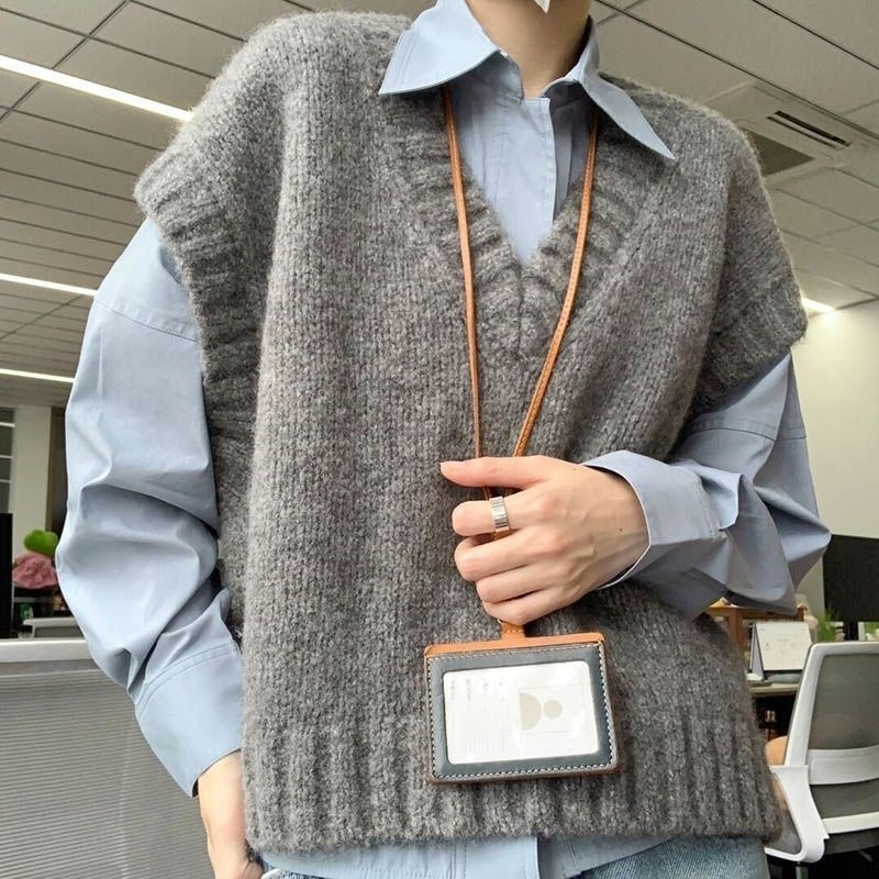 學院風針織背心套裝 灰色V領背心+藍色襯衫 兩件式