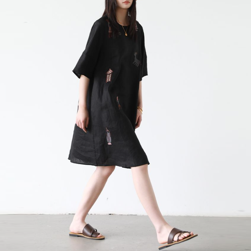 夏季森系刺繡連身裙 圓領寬鬆A字版型 文青甜美洋裝