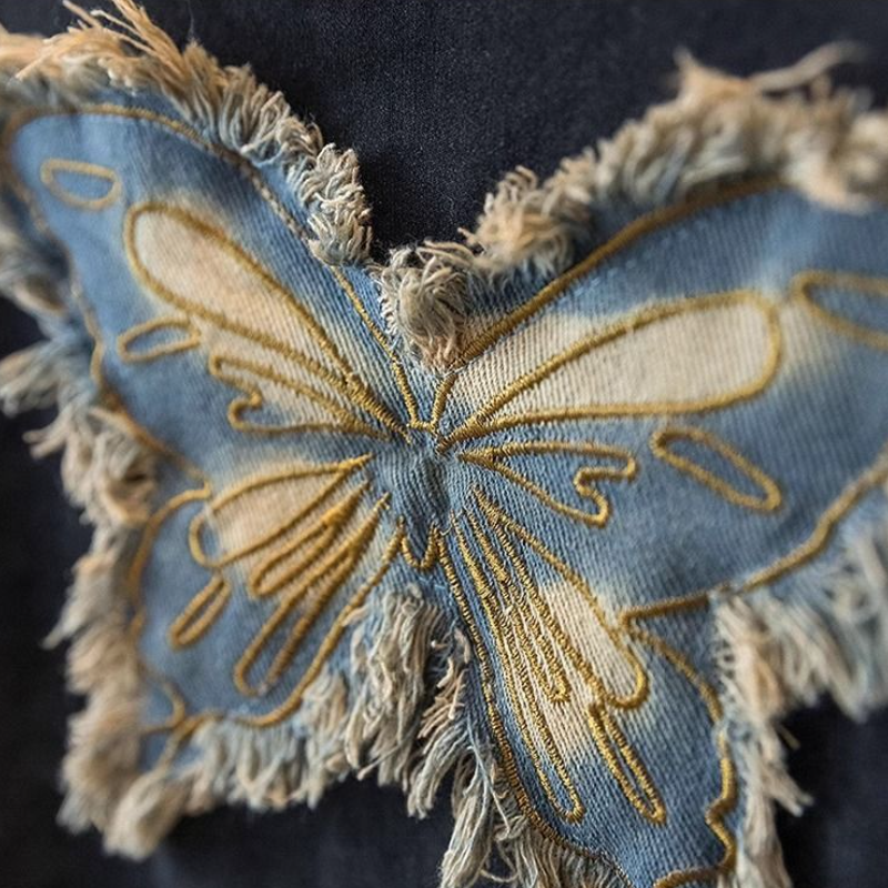 立體蝴蝶設計短袖T恤 微修身版型 百搭氣質上衣