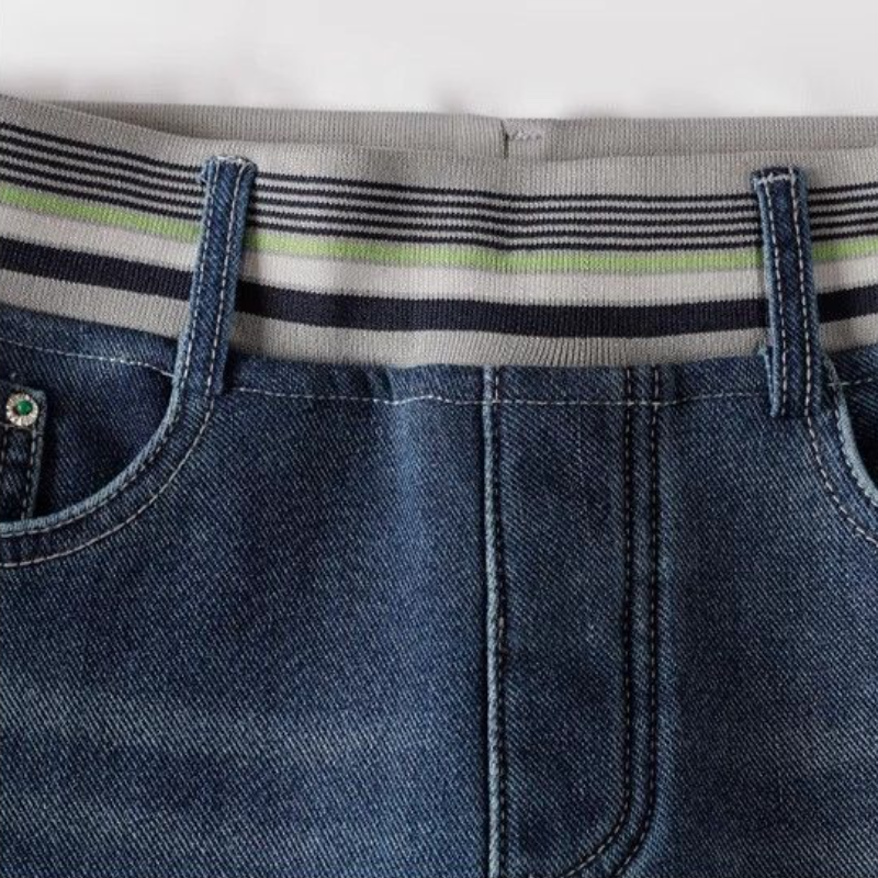 日系高腰牛仔褲 鬆緊腰設計 寬版直筒修飾腿型 顯瘦款