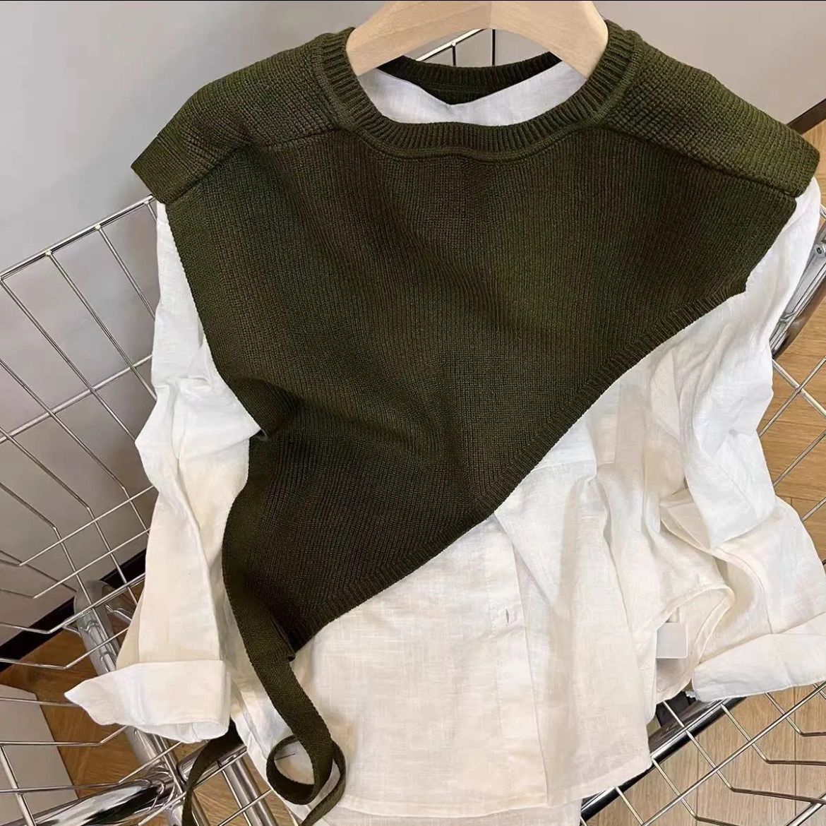 【層次感疊穿】時尚百搭斜肩披肩設計款 針織披肩式無袖馬甲休閒穿搭