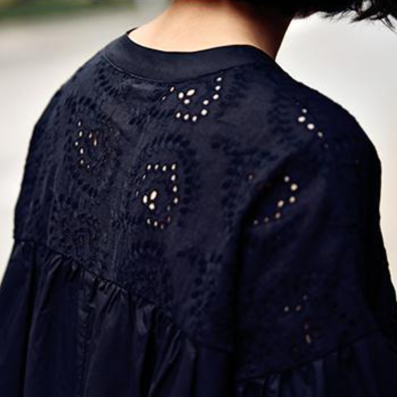 簡約．V領蕾絲拼接上衣 鏤空繡花 寬鬆V領 短袖襯衫