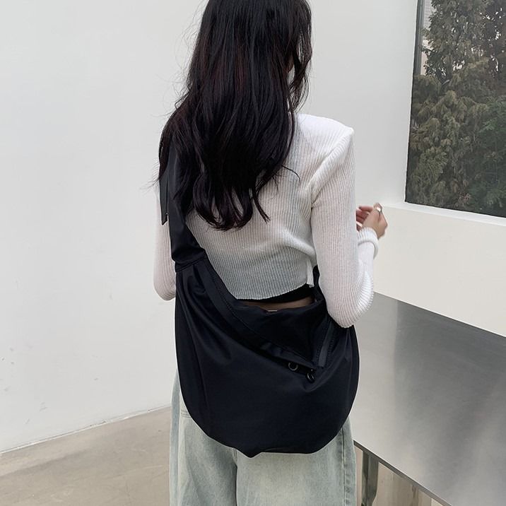 韓系 ‧ 大容量帆布斜跨單肩包