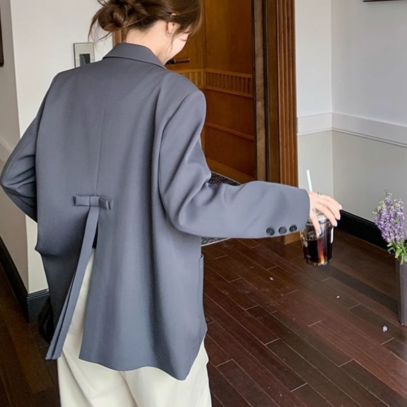 休閒風西裝外套 後背開衩＋蝴蝶結綁帶 設計巧思 春秋百搭