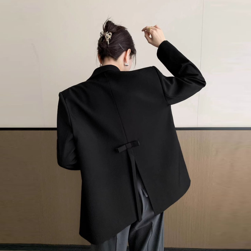 休閒風西裝外套 後背開衩＋蝴蝶結綁帶 設計巧思 春秋百搭