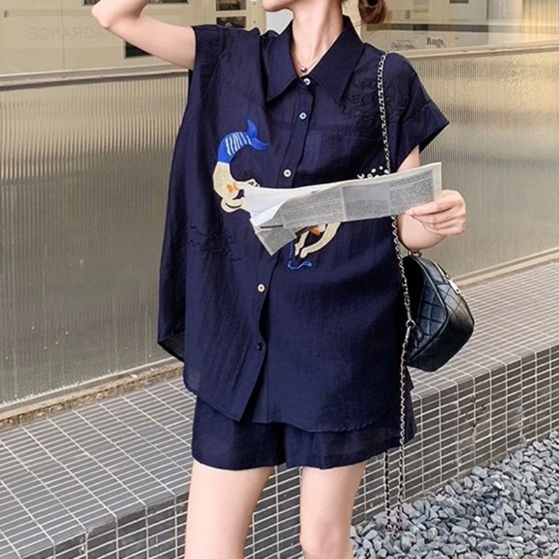 藏藍刺繡短袖襯衫套裝 亞麻感布料 休閒減齡穿搭 短褲兩件式