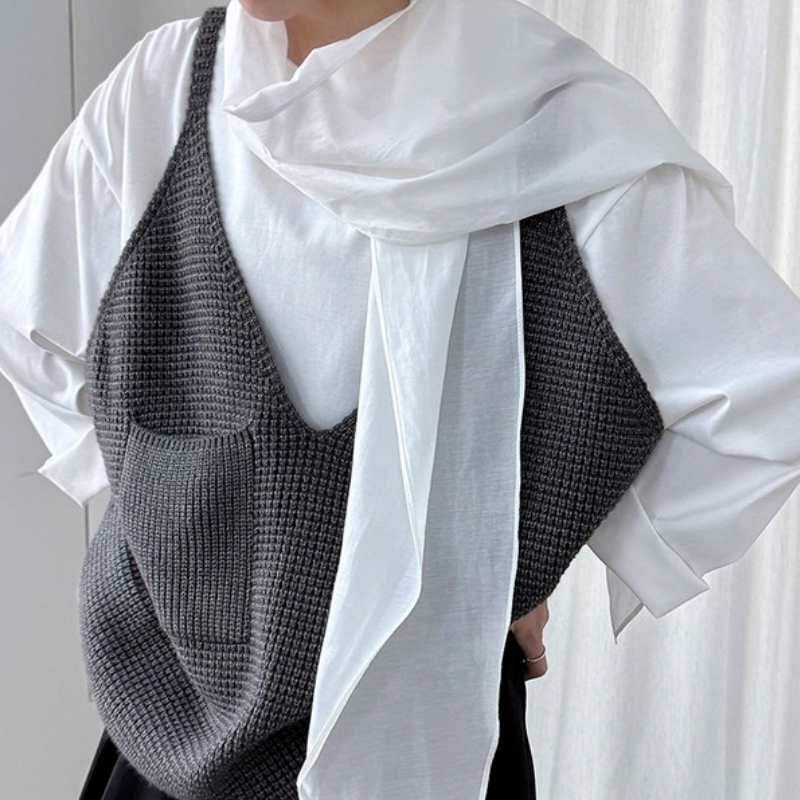 寬鬆針織背心 短版深V 外搭疊穿 慵懶感（Old Money Style）