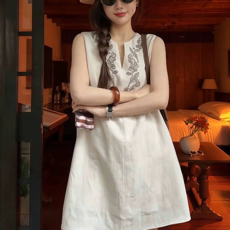 法式刺繡無袖洋裝 亞麻感布料 氣質寬鬆剪裁 背心長洋裝