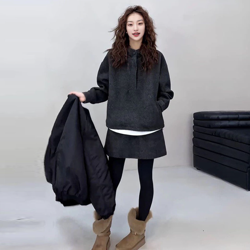 連帽上衣＋半身裙兩件式套裝 休閒剪裁 秋冬耐看好搭