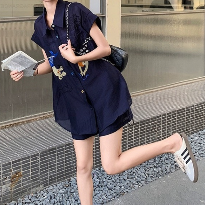 藏藍刺繡短袖襯衫套裝 亞麻感布料 休閒減齡穿搭 短褲兩件式