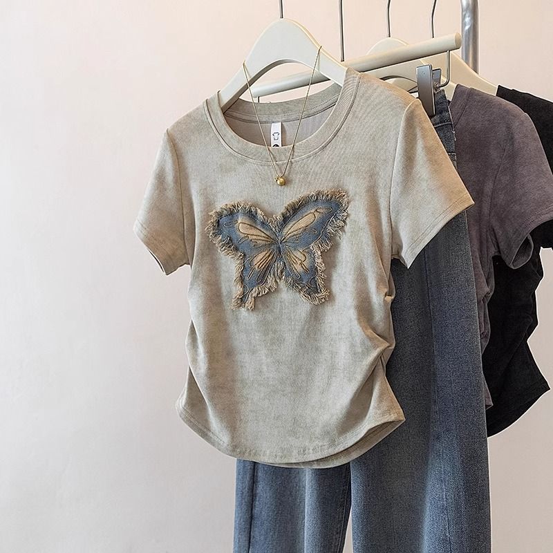 立體蝴蝶設計短袖T恤 微修身版型 百搭氣質上衣