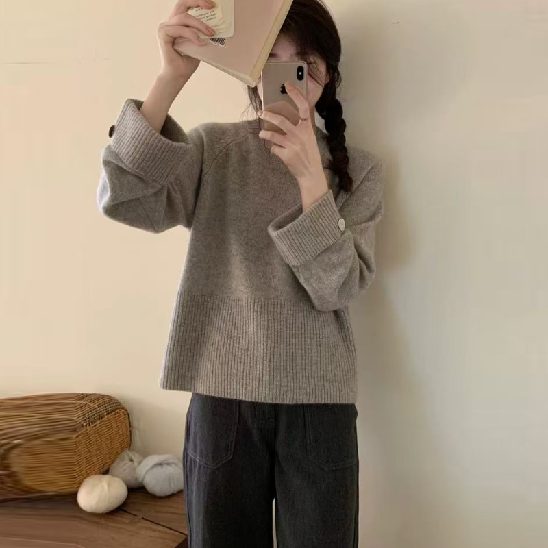 圓領慵懶針織上衣 秋冬新款 親膚柔軟 寬鬆版 袖口釦飾 百搭